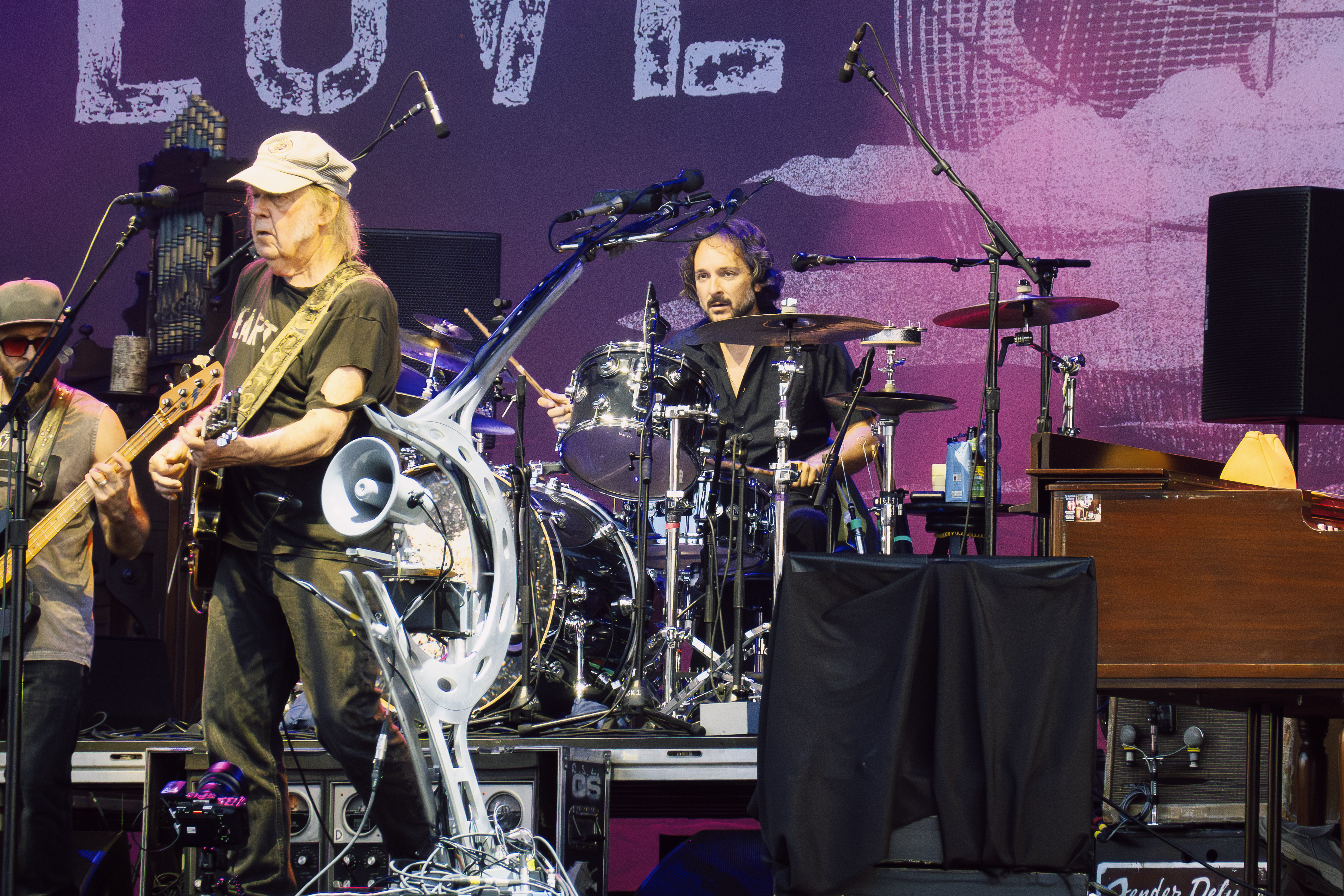 NeilYoungAndTheChromeHearts2025-07-04SparkassenparkMochengladbachGermany (12).jpg